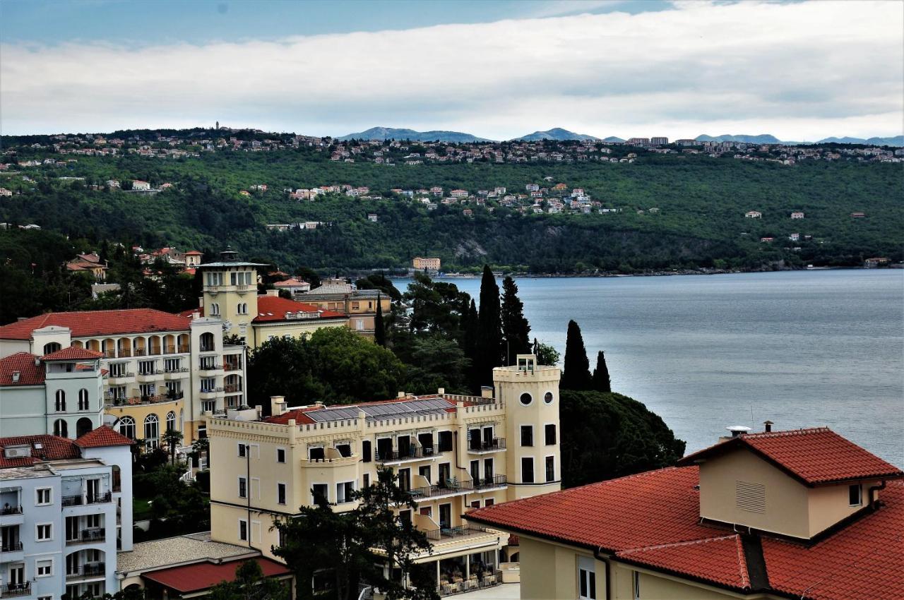 Apartment Zdenka - 100 M From The Beach Opatija Exterior photo