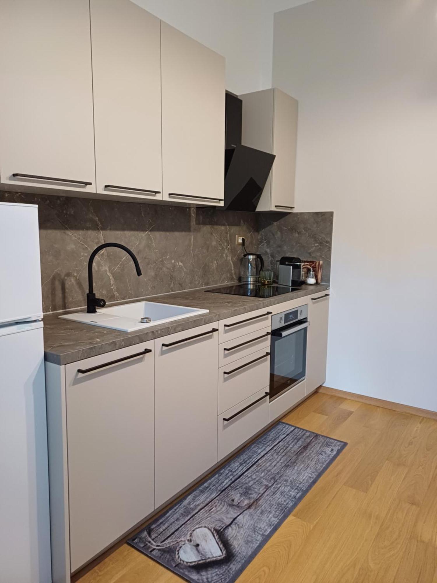 Apartment Zdenka - 100 M From The Beach Opatija Exterior photo