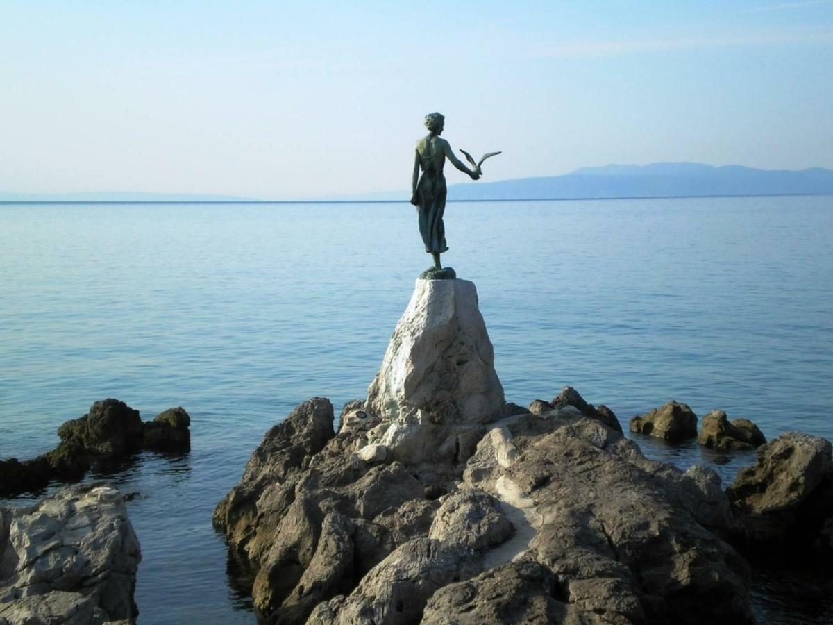 Apartment Zdenka - 100 M From The Beach Opatija Exterior photo